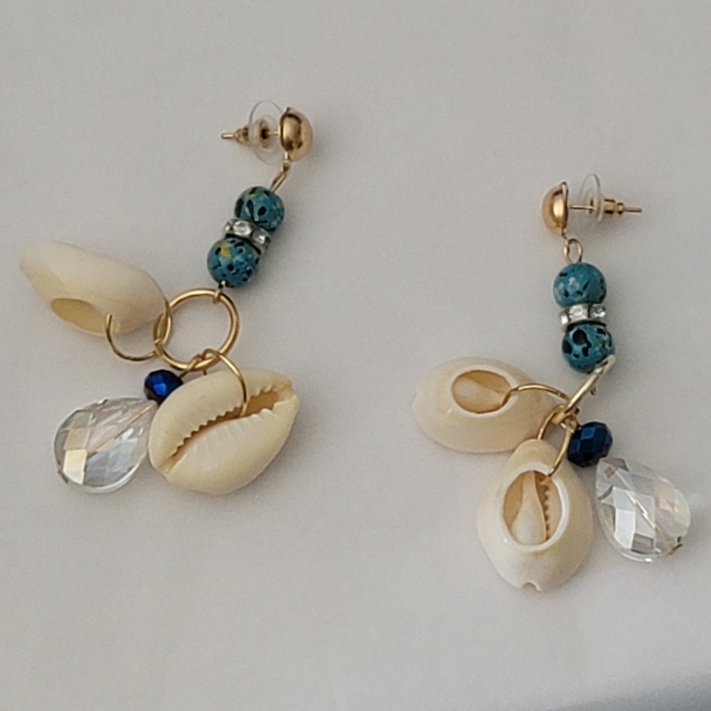 NEW- shells earrings